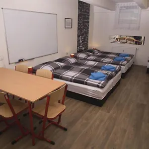  Апартаменты School - Your Unique Place In By Metro Vysehrad