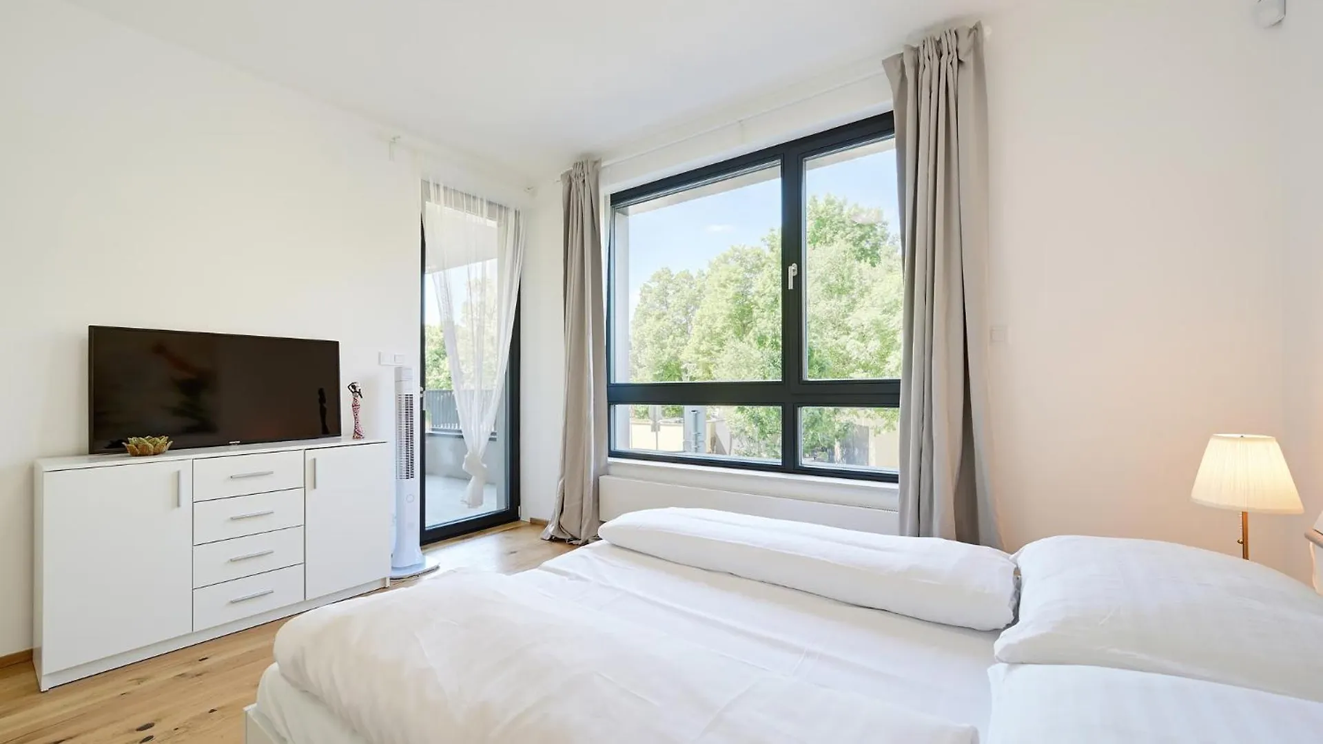 Luxury 1Bdr Apt Only 8 Min To Dancing House Prag
