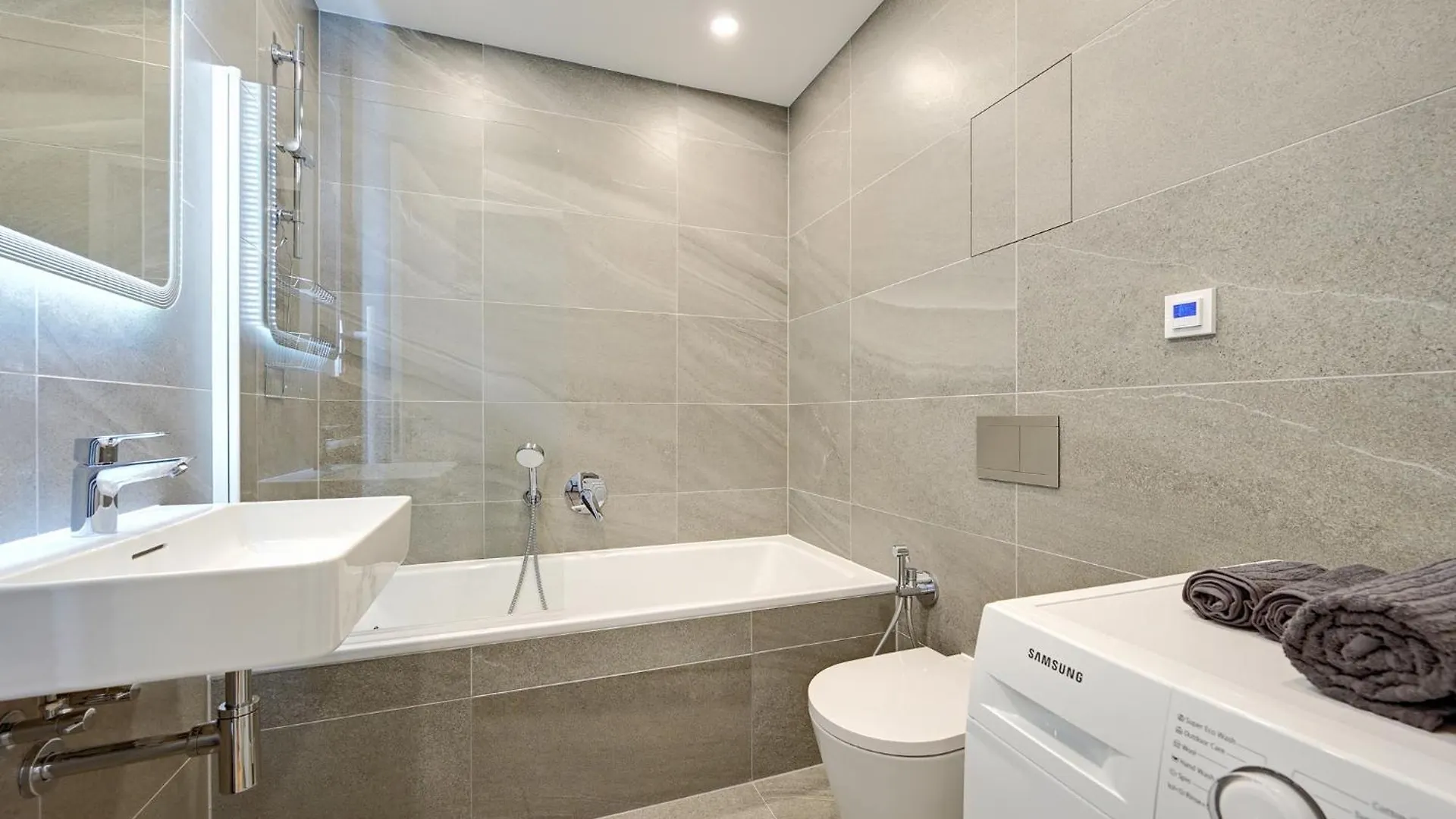 Luxury 1Bdr Apt Only 8 Min To Dancing House Prag Daire